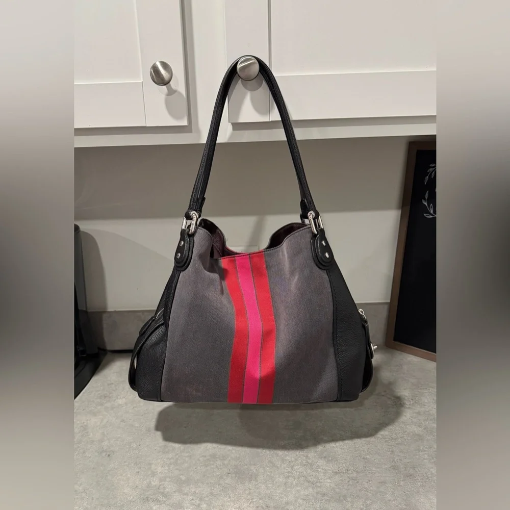 Coach Edie 31 Horse and Carriage Shoulder Bag! - Picture 2 of 12